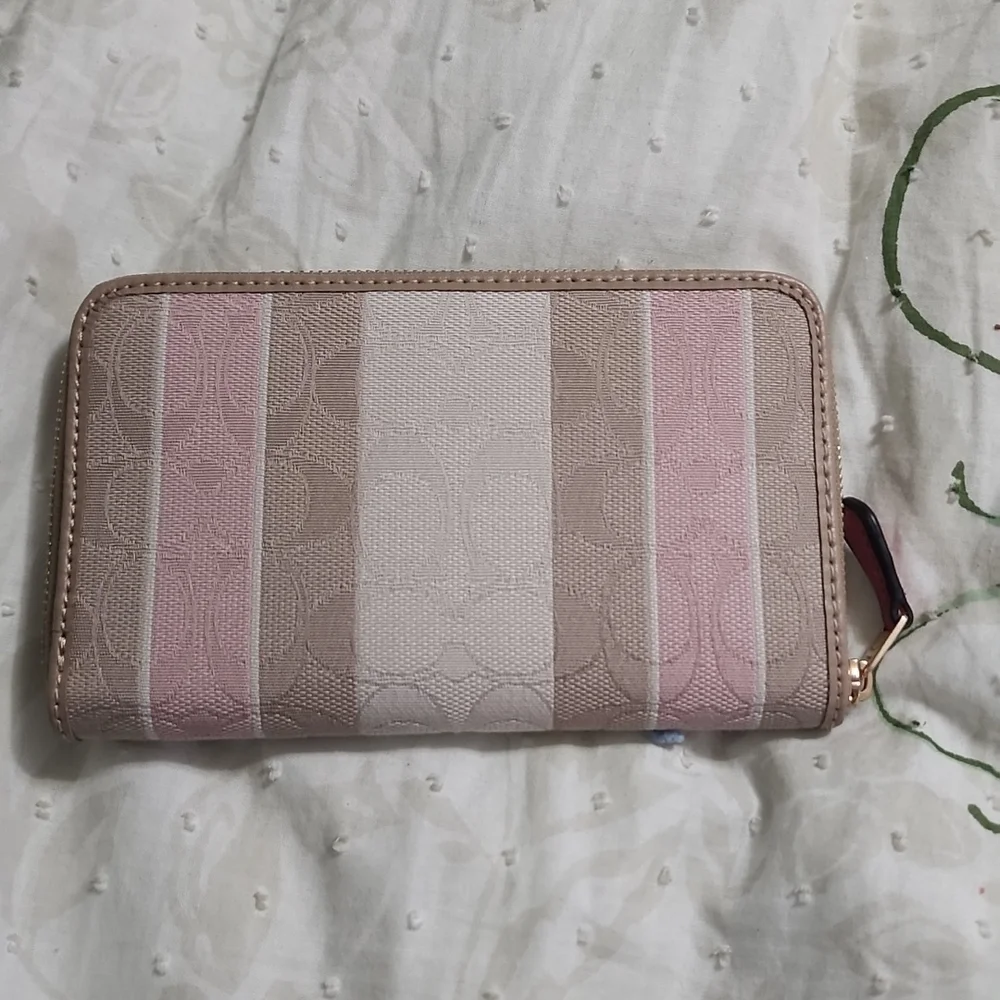 Wallet - Picture 2 of 4